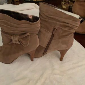 Women’s booties with 3in heel and detail side bow